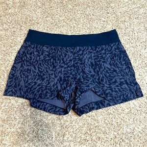 Athleta Trekkie North Printed Shorts Size 18